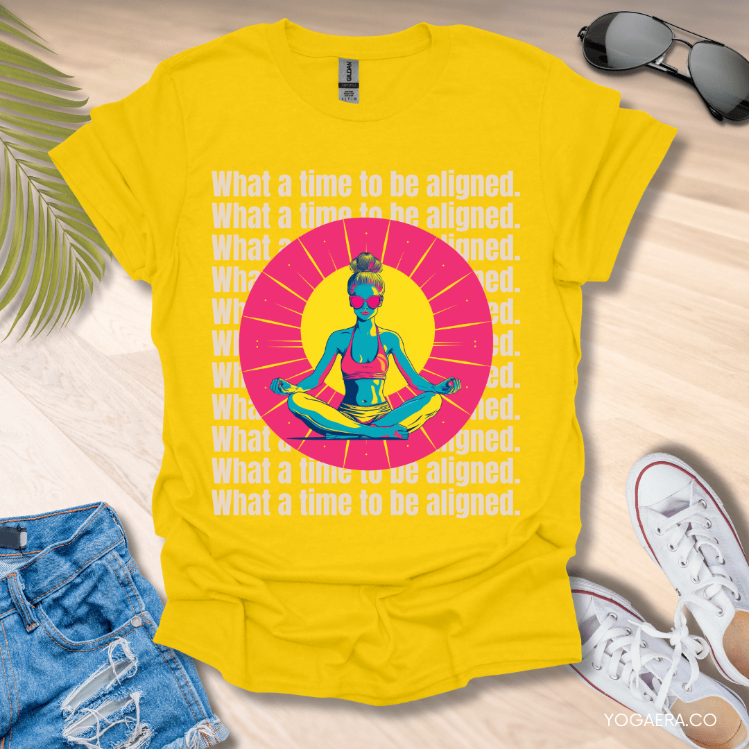 What a Time to Be Aligned Pop Art Tee Daisy / S T-Shirt Yoga Era